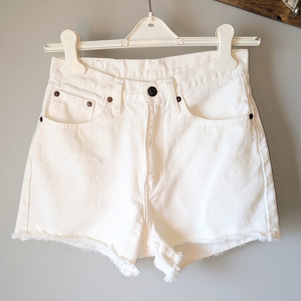 Vintage Jordache high rise white denim shorts